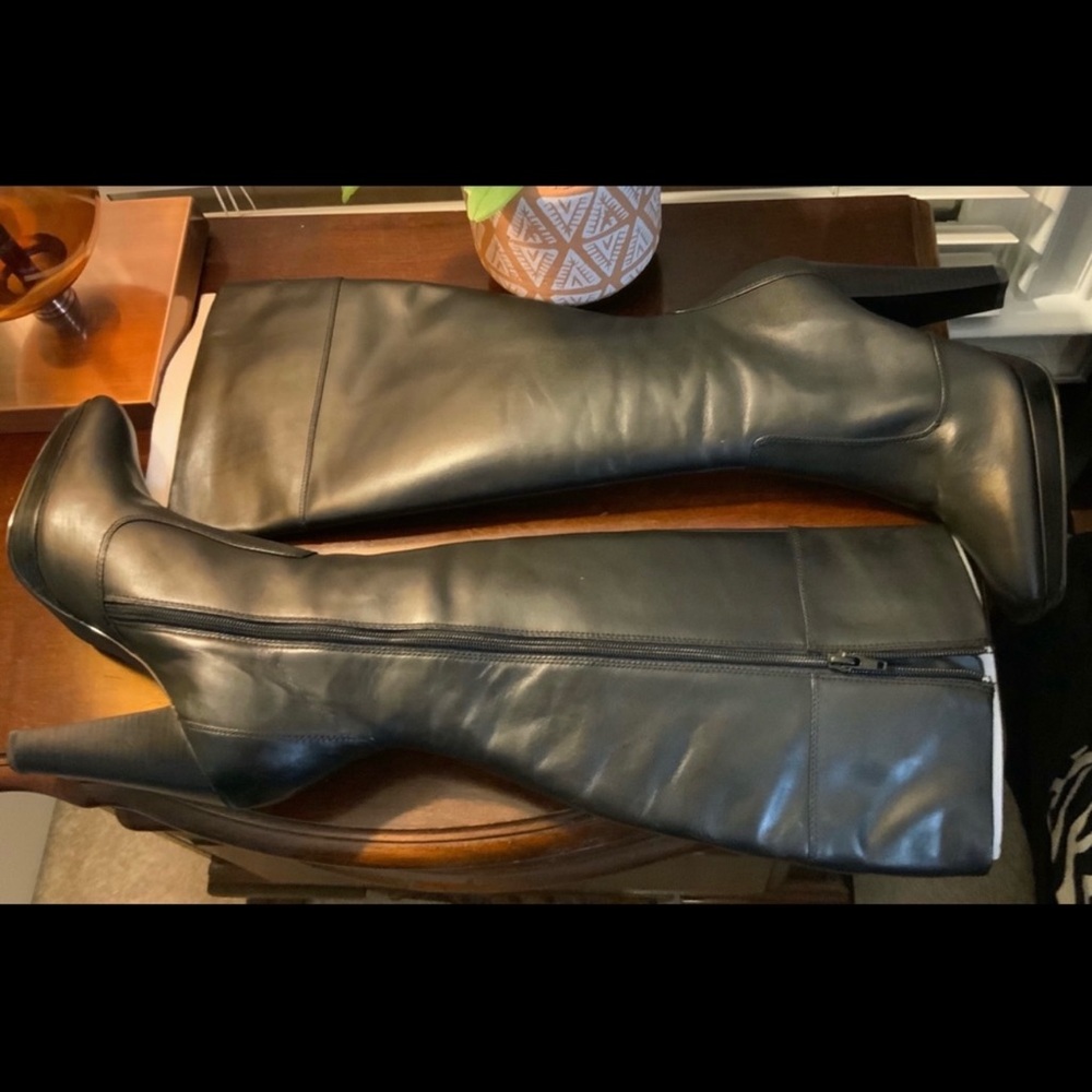 Black Kristin Davis Boots